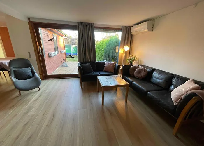 Prázdninový dům Charming In Peaceful Area